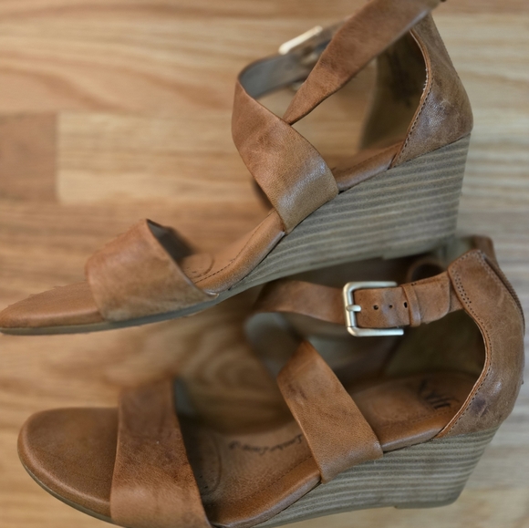 Brown wedge sandals - Picture 3 of 4